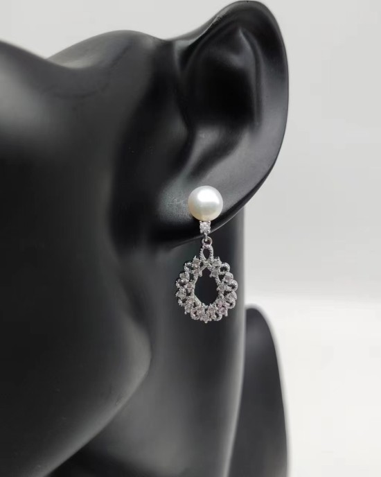 Pearl Drop Earrings Pearl Drop Earrings